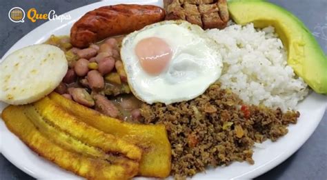  Bandeja Paisa: Un festín de sabores tradicionales que te transportará a la montaña antioqueña!