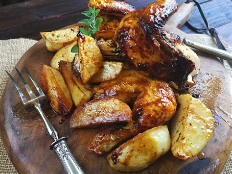  El Pollo Asado con Salsa de Arándanos: ¿Un Clásico Chino Reimaginado con Sabores Dulces y Ácidos?