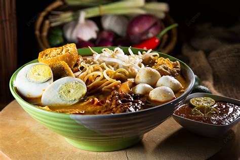   Laksa Johor: ¡Un plato de fideos en un mar especiado que te transportará a la costa de Malasia!