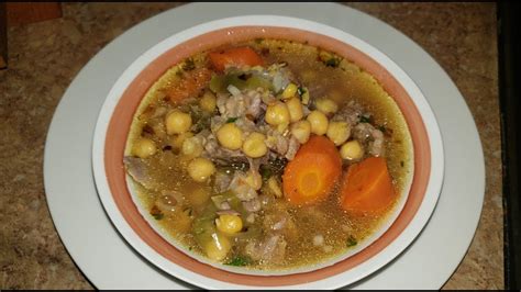 Shiro Wat: Un Apetitoso Caldo de Garbanzos con un Toque Picante y Esquisito!