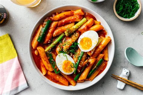  Tteokbokki: ¡Un festín picante y dulce que te dejará pidiendo más!