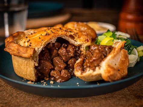  ¡El Pastel de Carne de Yorkshire: una explosión de sabores que te transportarán a la campiña inglesa!